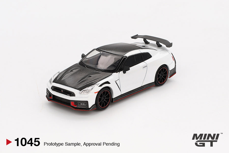 MINI GT 1045 - Nissan GT-R Nismo 2024 Brilliant White Pearl
