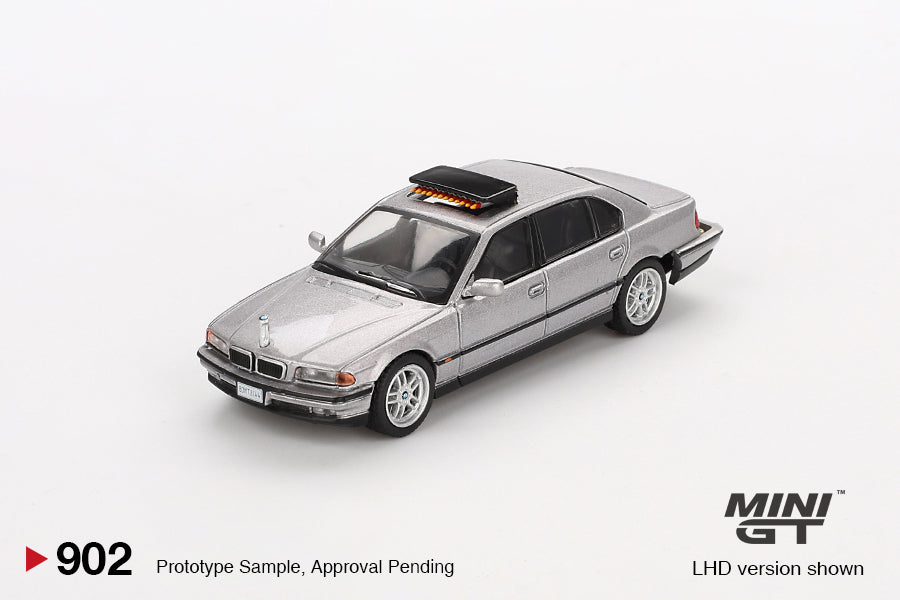 MINI GT 0902 - BMW 750IL "Tomorrow Never Dies" (English Blister)