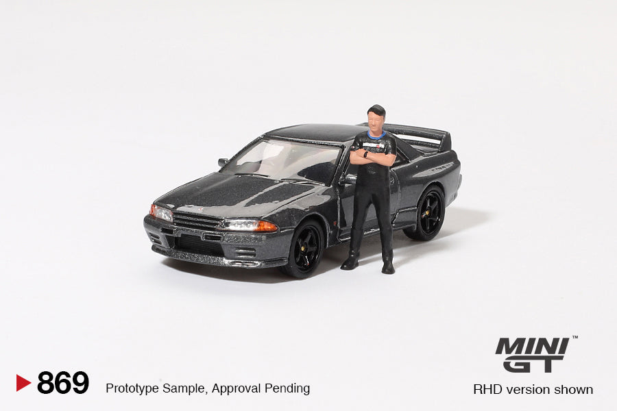 MINI GT 0869 - Nissan Skyline GT-R (R32) Gunmetal W/ Matsuda Figure Tsugio Matsuda Collection
