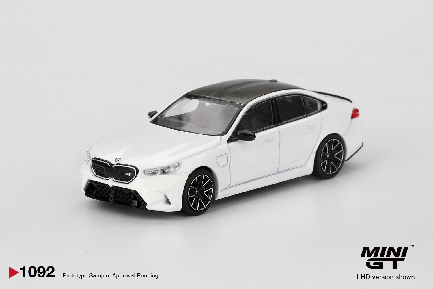 MINI GT 1092 - BMW M5 Alpine White