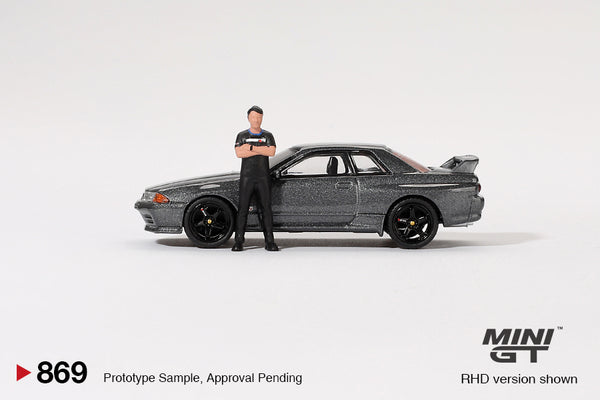 MINI GT 0869 - Nissan Skyline GT-R (R32) Gunmetal W/ Matsuda Figure Tsugio Matsuda Collection